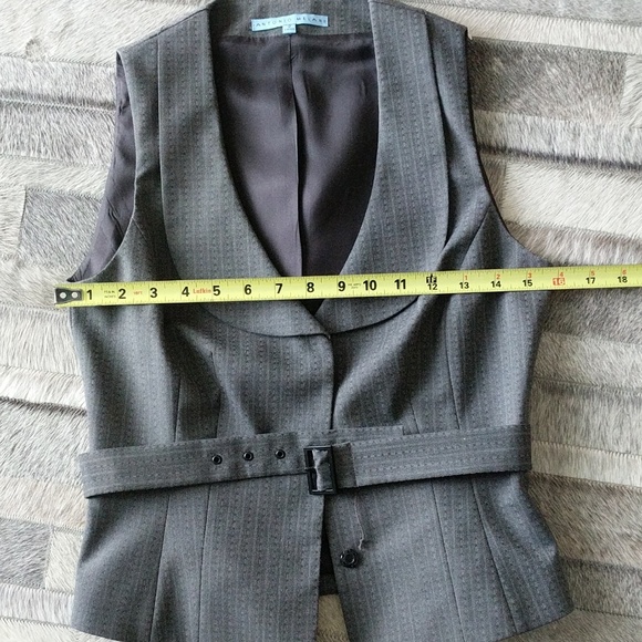 CLOSET CLOSE OUT: Antonio Melani vest. Sz 2. - Picture 4 of 7